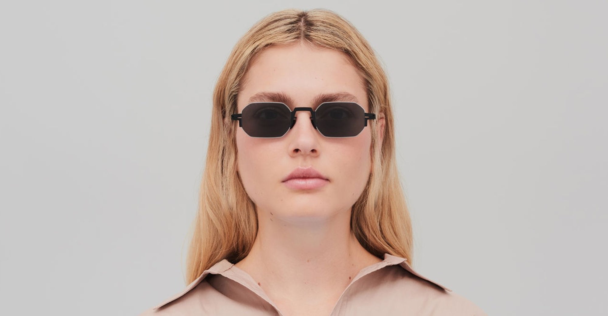Ottica Mondello Roma - Mykita - 10091619 - STUDIO15.1 Black / Glossy Gold / Light gold Lens - stainless steel - shape  - Black, gold - EYEWEAR - SUNGLASSES - Unisex,Uomo,Donna,Women,Men - lens  - Made In Germany