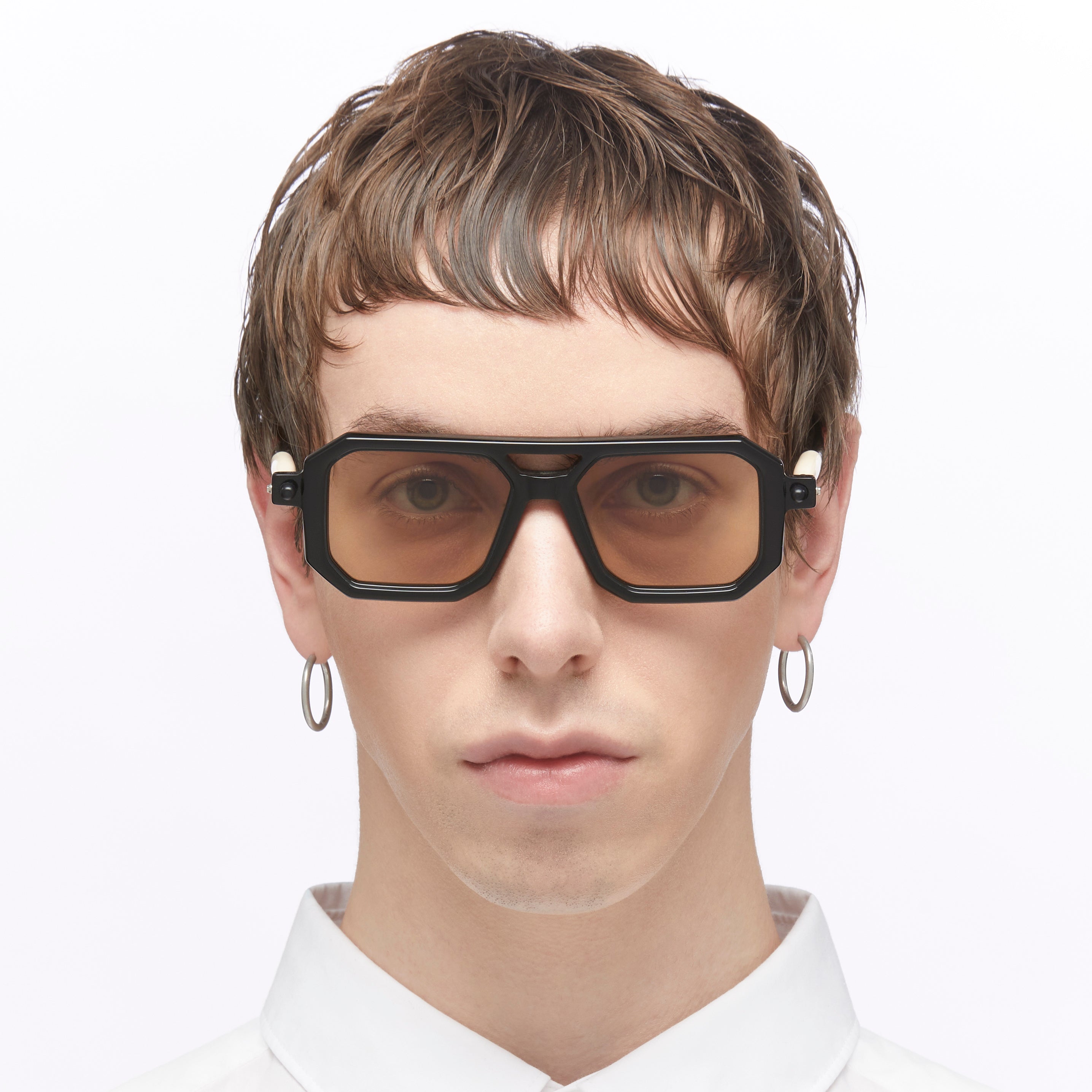 Ottica Mondello Roma - Kuboraum - KRS0P8BYB000002M - MASK P8 - BLACK / IVORY - Acetate - shape Navigator - black, ivory - EYEWEAR - SUNGLASSES - Unisex,Uomo,Donna,Women,Men - lens light brown - Made In Italy