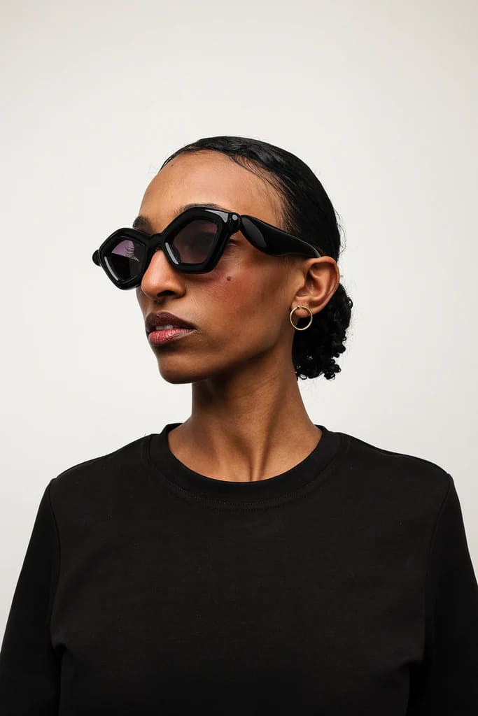 Ottica Mondello Roma - Paloceras - pebble-shadow-black-dx - PEBBLE - SHADOW BLACK DX - Acetate - shape Cat-eye - Black - EYEWEAR - SUNGLASSES - Unisex,Uomo,Donna,Women,Men - lens Gradient grey - Made In China
