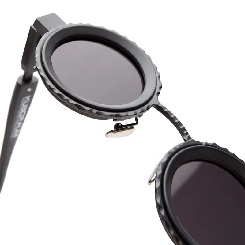 Ottica Mondello Roma - Kuboraum - KRS0Z3BM0000002Y - MASK Z3 BM- BLACK MATT - titanium, acetate - shape Round - Black - EYEWEAR - SUNGLASSES - Unisex,Uomo,Donna,Women,Men - lens Grey - Made In Italy