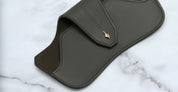 Ottica Mondello Roma - Jacques Marie Mage - JMMHTC-A21 - JMM EYEWEAR CASE - HUNTER - AGAVE - Leather - shape Eyewear case - Black - ACCESSORI - ACCESSORIES - Unisex,Uomo,Donna,Women,Men - lens  - Made In Italy