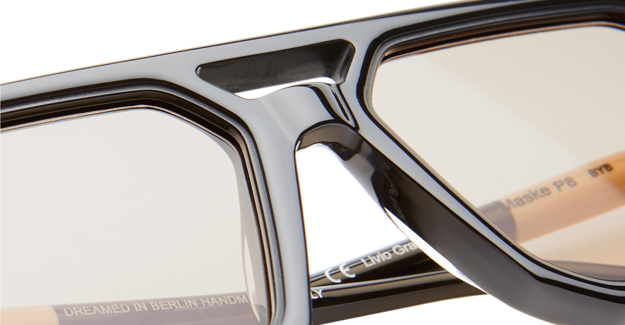 Ottica Mondello Roma - Kuboraum - KRS0P8BYB000002M - MASK P8 - BLACK / IVORY - Acetate - shape Navigator - black, ivory - EYEWEAR - SUNGLASSES - Unisex,Uomo,Donna,Women,Men - lens light brown - Made In Italy