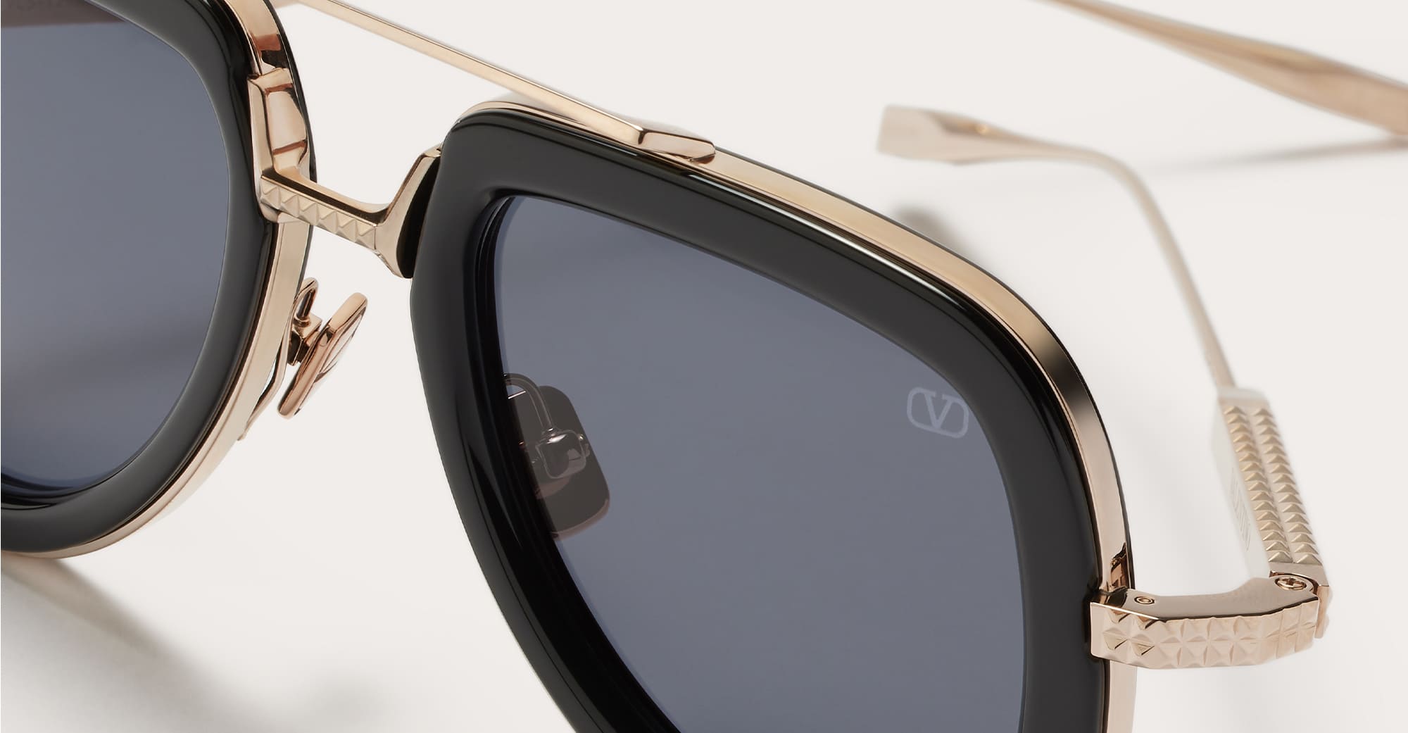 V-lstory - black / white gold