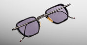 Ottica Mondello Roma - Jacques Marie Mage - JMMTK-19J - ATKINS - CORBEAU - Titanio - Forma squadrata - Nero - OCCHIALI - OCCHIALI DA SOLE - Unisex, Uomo, Donna - Lenti grigie - Prodotto in Giappone