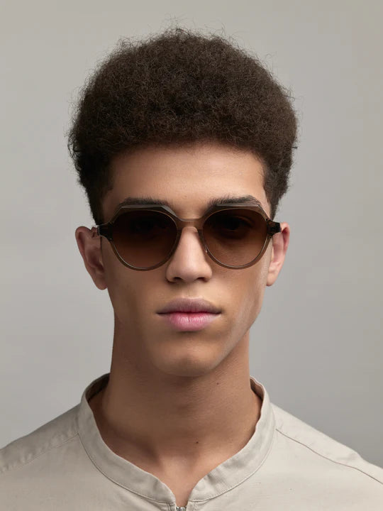 Model r2 - smoke brown